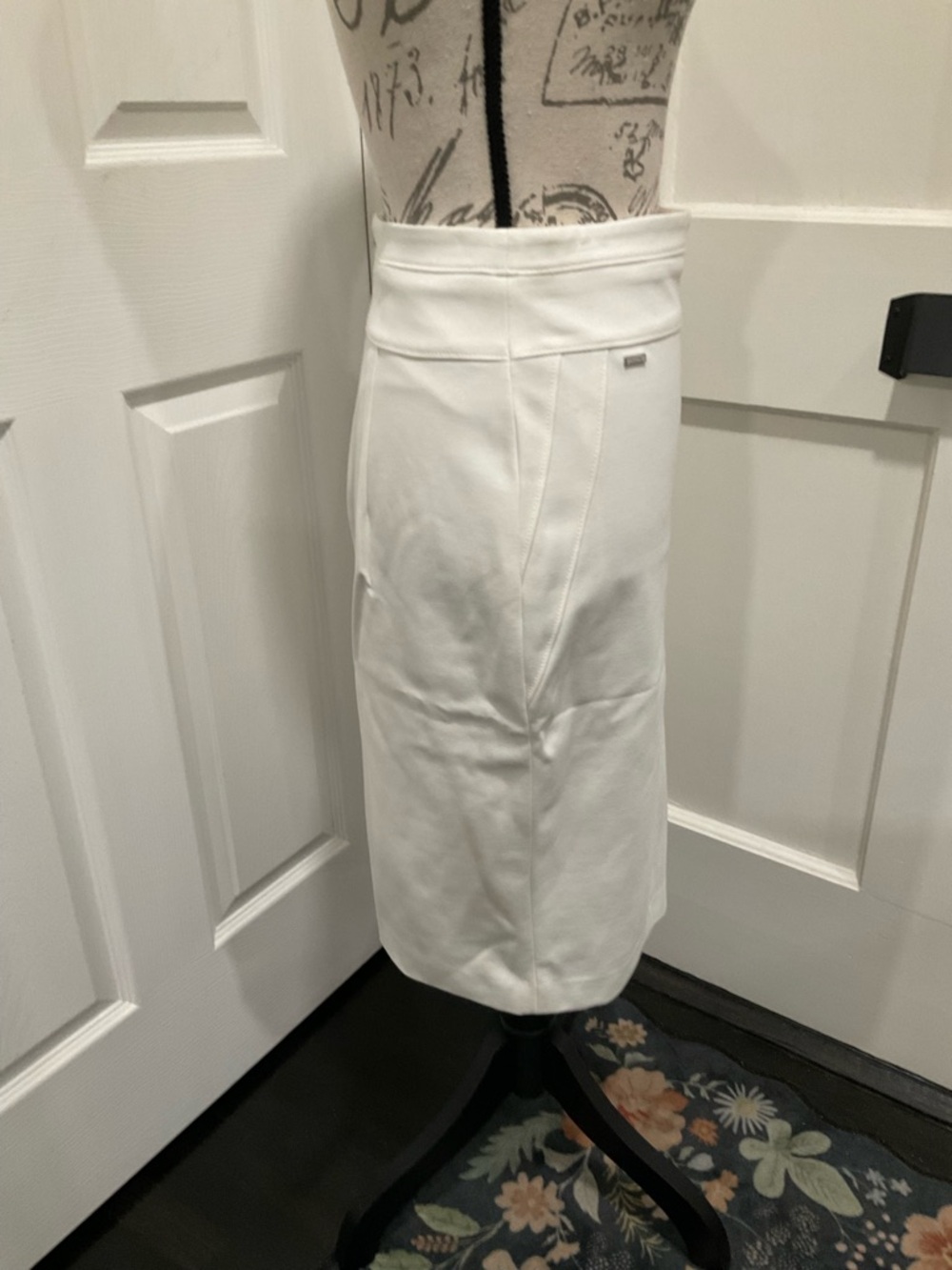 NWT WHITEHOUSE BLACK MARKET PERFECT FORM OFF WHITE PENCIL SKIRT - Picture 8 of 9